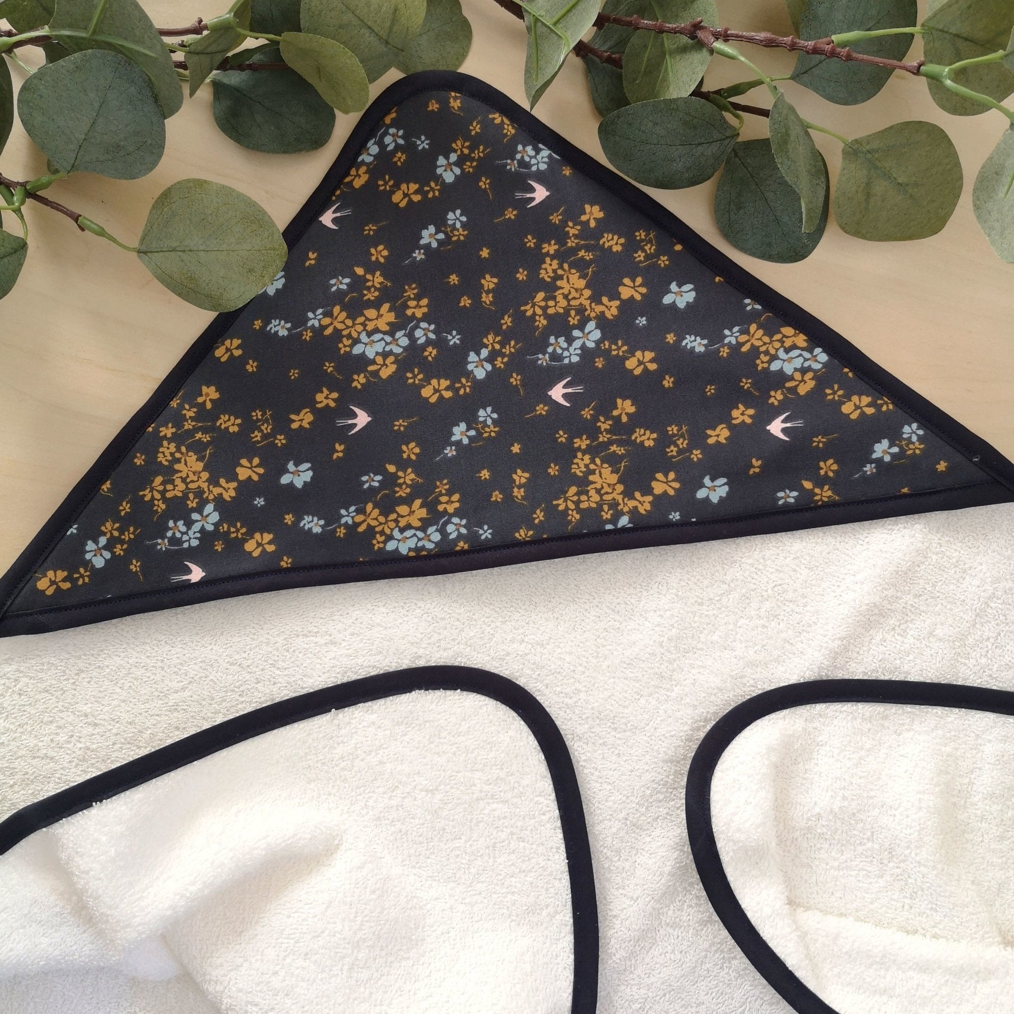 Cape de bain personnalisable "Hirondelles" - Babychouettecouture