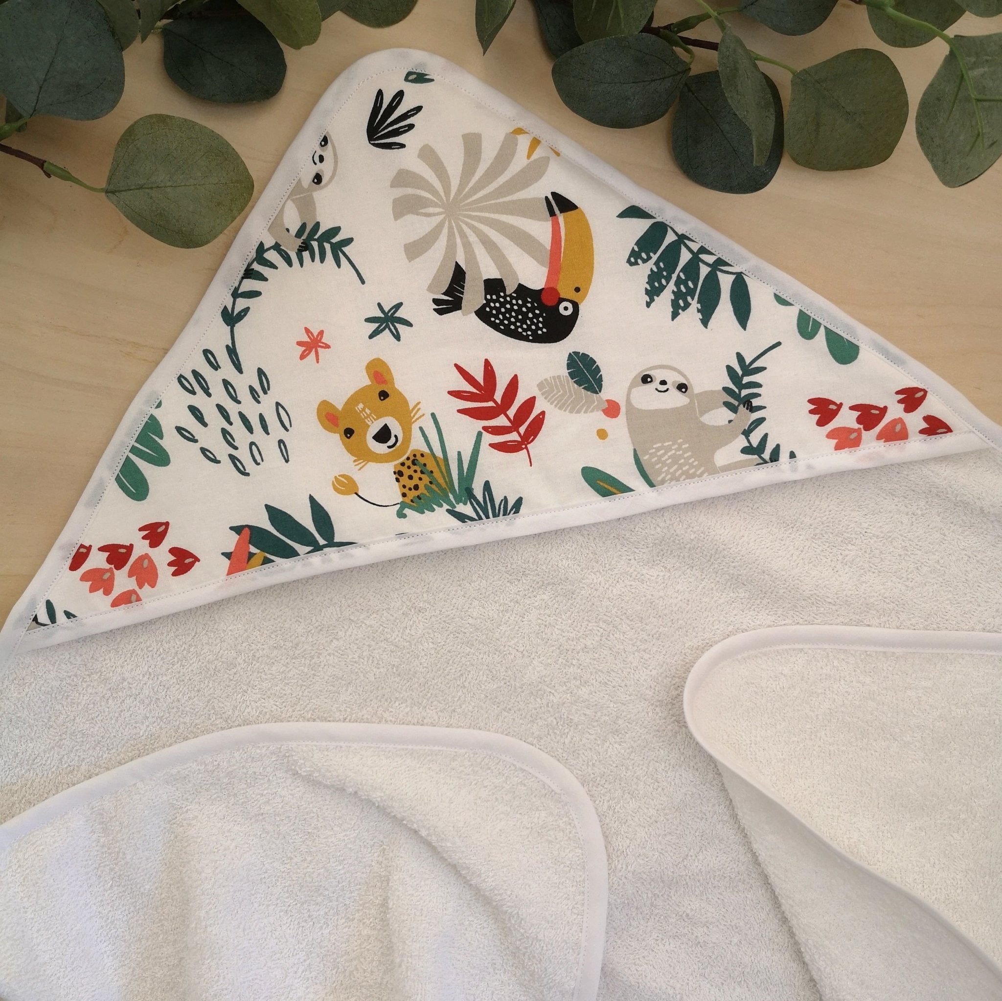 Cape de bain personnalisable "Jungle blanche" - Babychouettecouture