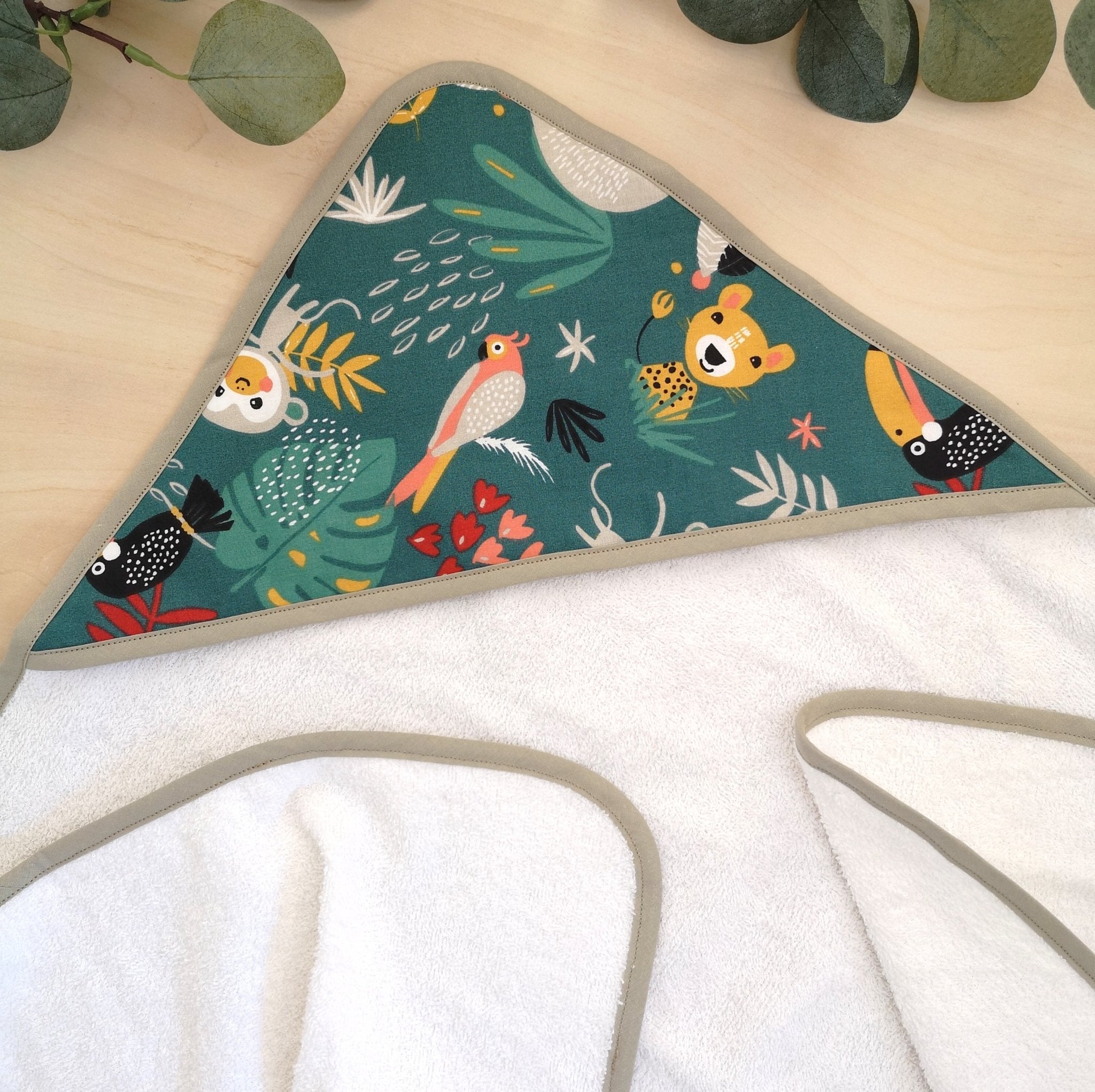 Cape de bain personnalisable "Jungle verte" - Babychouettecouture