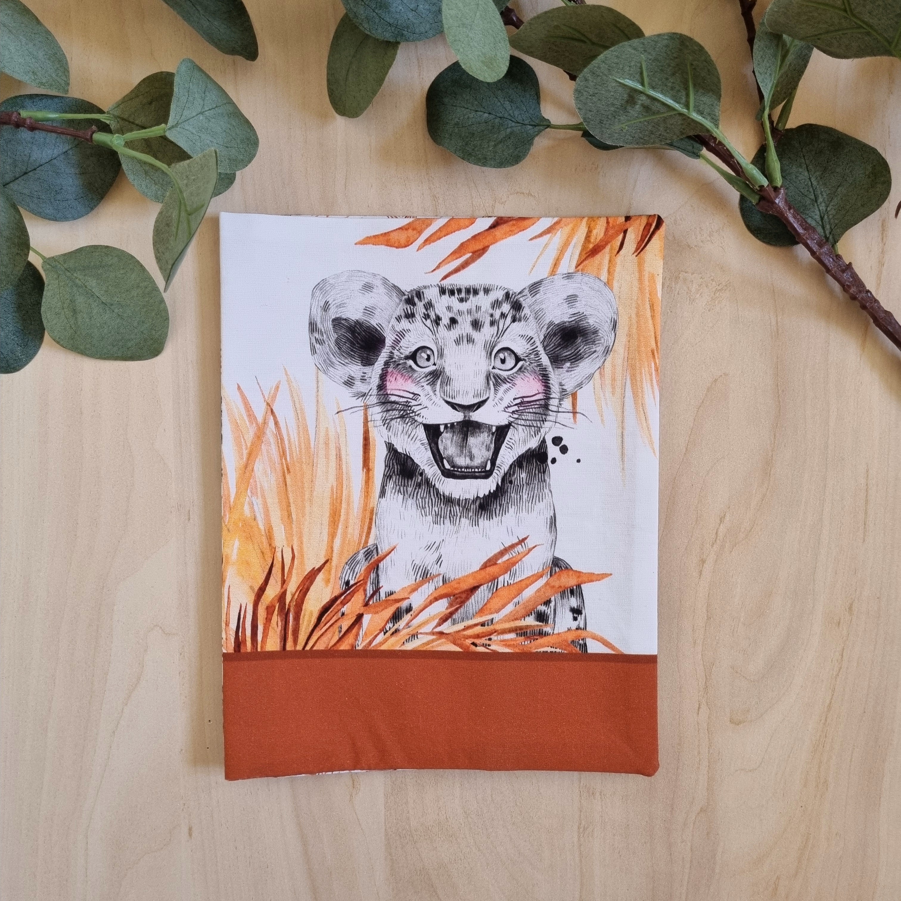 Protège Carnet de santé personnalisable •Lion Terracotta•