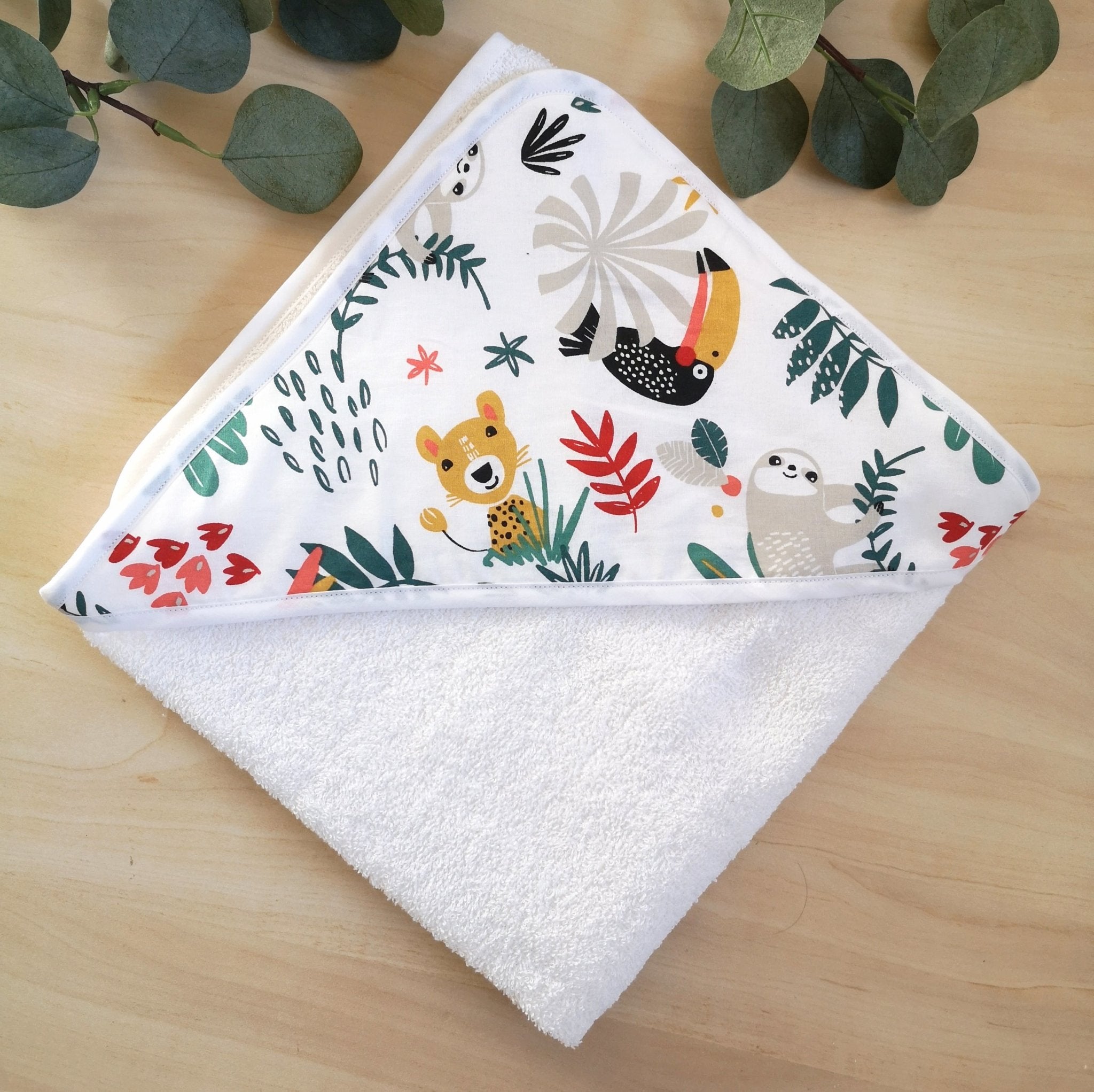 Cape de bain personnalisable "Jungle blanche" - Babychouettecouture