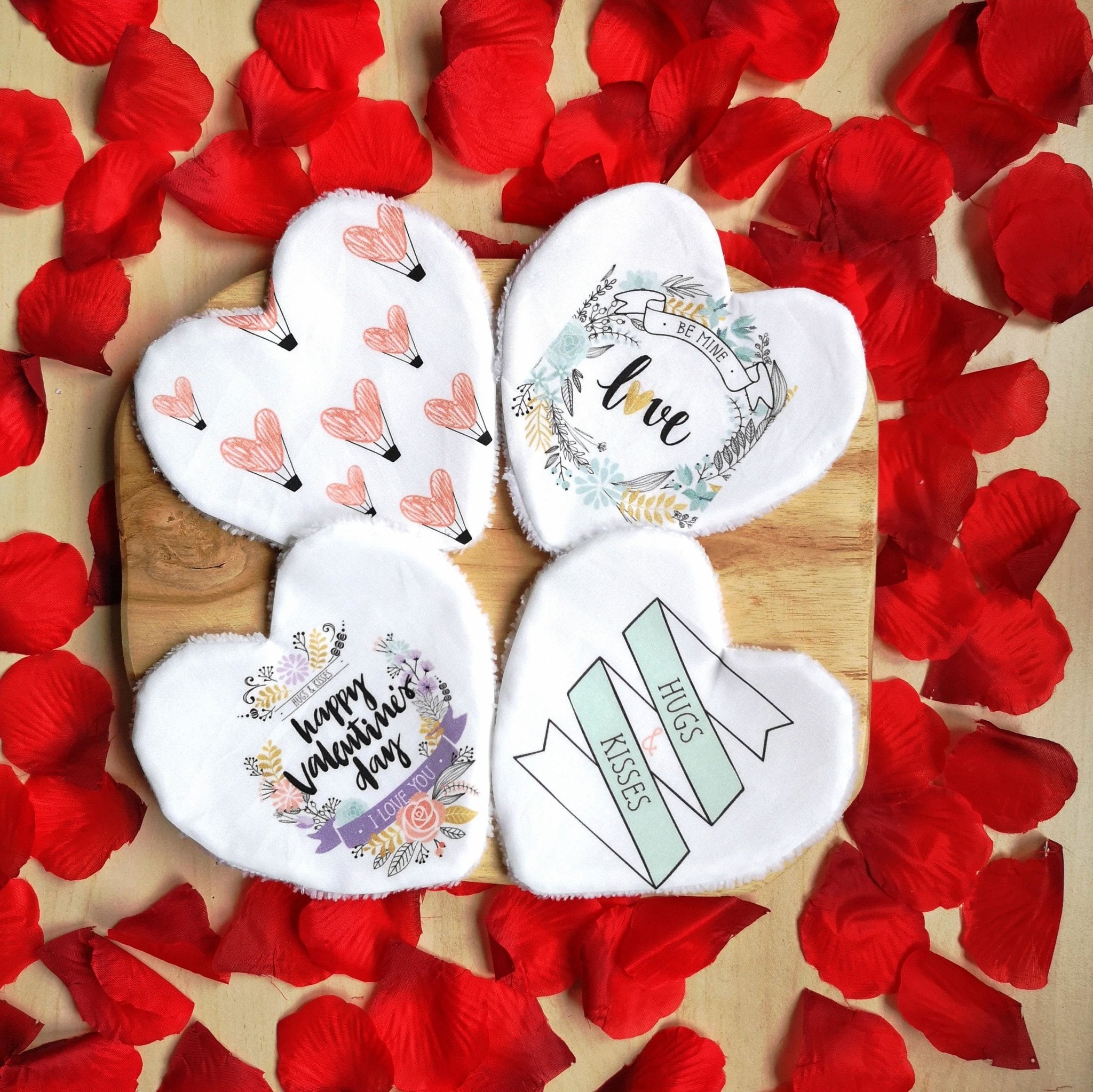 Ensemble de 4 Lingettes lavables Saint Valentin / Cadeau Saint Valentin "Hugs & Kisses" - Babychouettecouture